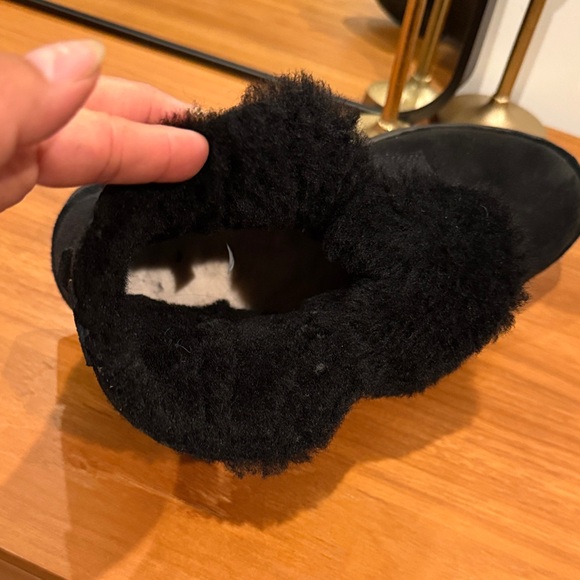 UGG Quincy Black Sherling Lined Boots - Picture 5 of 8